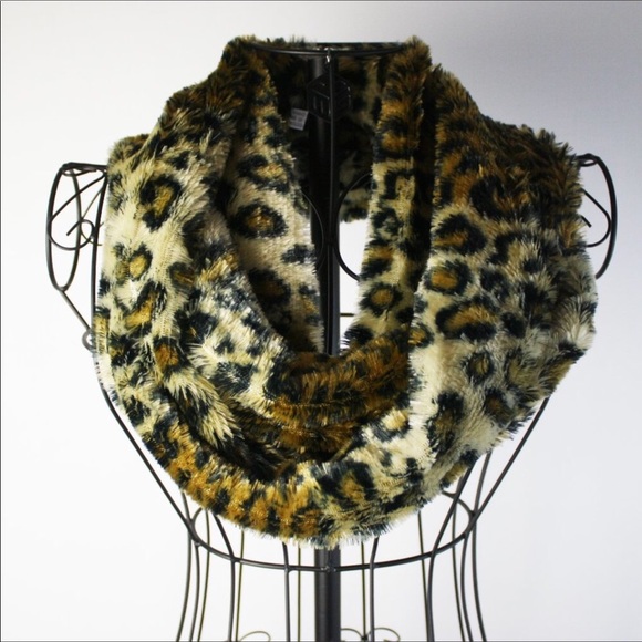 Viv’s Boutique Accessories - Infinity Scarf